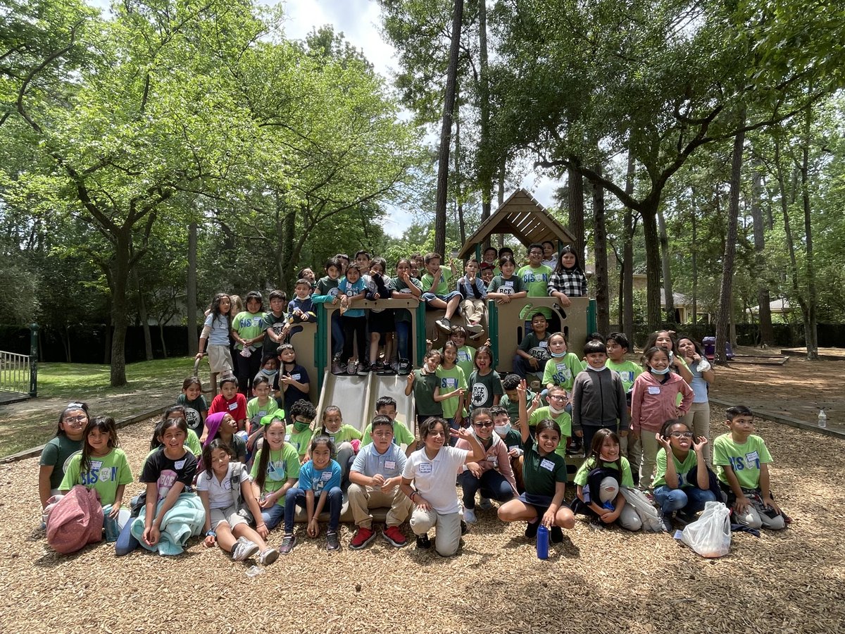 MrsDeHart7's tweet photo. Field trip memories, 2nd grade LOVED the show put on by Stratford High students! ⁦@Buffalo_Creek1⁩ https://t.co/YFKBDZDYXb