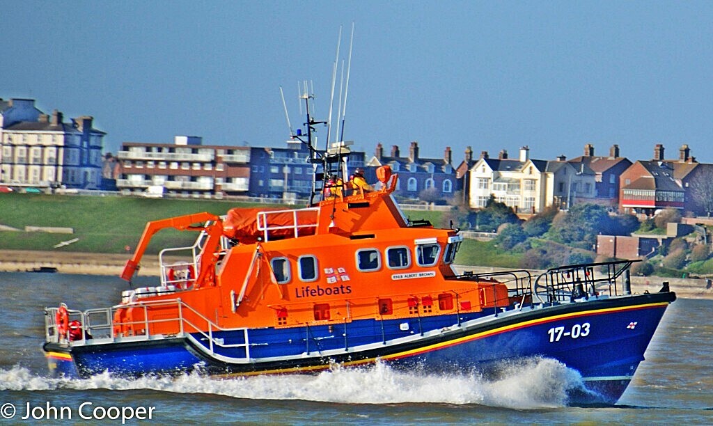 TheSuffolkMan's tweet photo. #AlbertBrown #Harwich #Lifeboat #inbound #RNlB @RNLI https://t.co/75DZrpRLD1