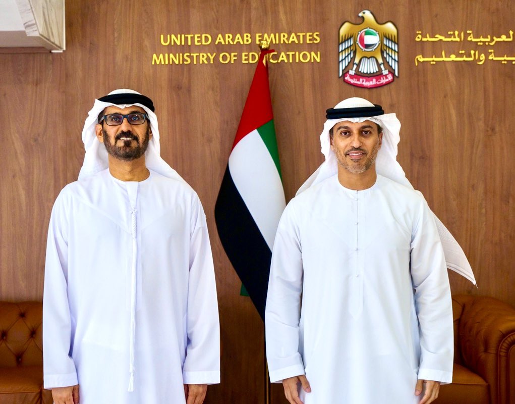 بخطى حثيثة، بدأت مسيرة التعليم في دولتنا منذ 5 عقود، شهد خلالها القطاع قفزاتٍ نوعية، تعد نتاج رؤية قيادة أيقنت أن الثروة البشرية هي أساس تقدم الأمم.. معالي الأخ حسين الحمادي، كل الشكر والتقدير على ما قدمتموه.. سنكمل الرحلة لنكتب فصلاً جديداً في قصة تميز #الإمارات وريادتها