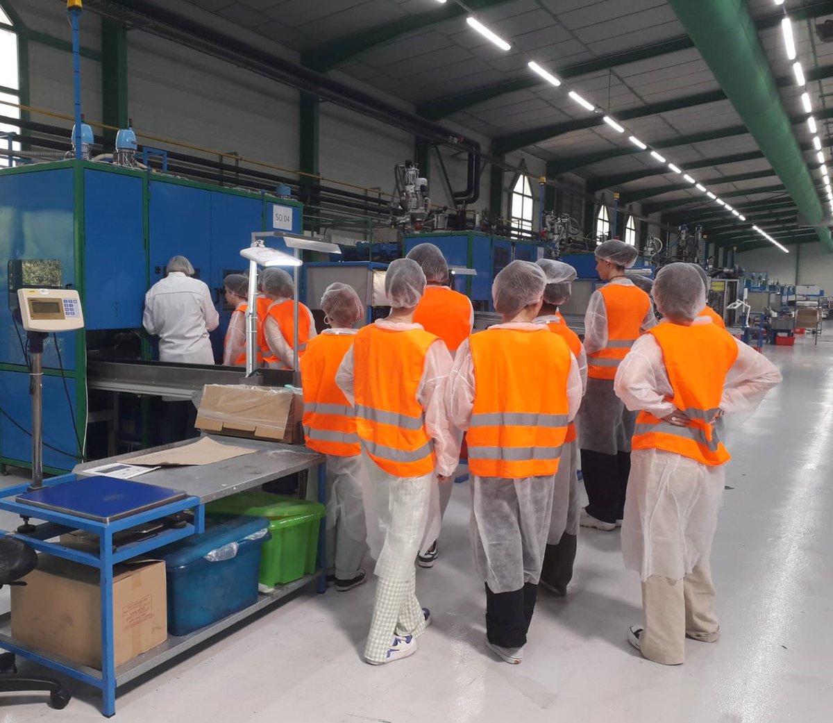 PRPcreation's tweet photo. [𝐕𝐈𝐒𝐈𝐓𝐄 𝐃'𝐄𝐍𝐓𝐑𝐄𝐏𝐑𝐈𝐒𝐄] Dans le cadre de notre investissement dans la promotion de la filière #plasturgie, nous avons eu le plaisir de recevoir les terminales #STD2A (Sciences et Technologies du Design et des Arts Appliqués) du Lycée La Martinière Diderot de #Lyon. https://t.co/bUefnTxYTE
