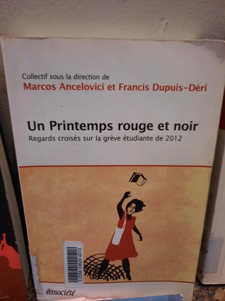Arch_JPL's tweet photo. @MemoirEtudiante @sapiensog @david_widge @AESS_UL Penelope, de l'@AESS_UL, a pu nous montrer fièrement, et avec émotion, certaines de leurs #archives du #PrintempsErable ! @sapiensog a pu montrer certaines des publications dont certaines du @Germeinform et/ou empruntés à la BU de l'@universitelaval ! https://t.co/2RaHMBcwvX