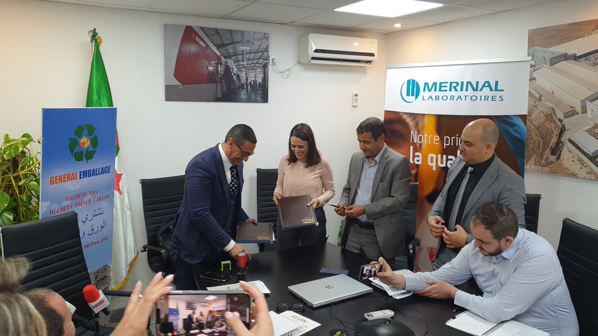 Analgeria's tweet photo. #أنا_الجزائر | توقيع اتفاقية بين مخابر مرينال والعامة للتغليف لحماية البيئة في المجال الصناعي
@LaboMerinal 
#merinal #GeberalEmballage https://t.co/a4DYcPkmG7