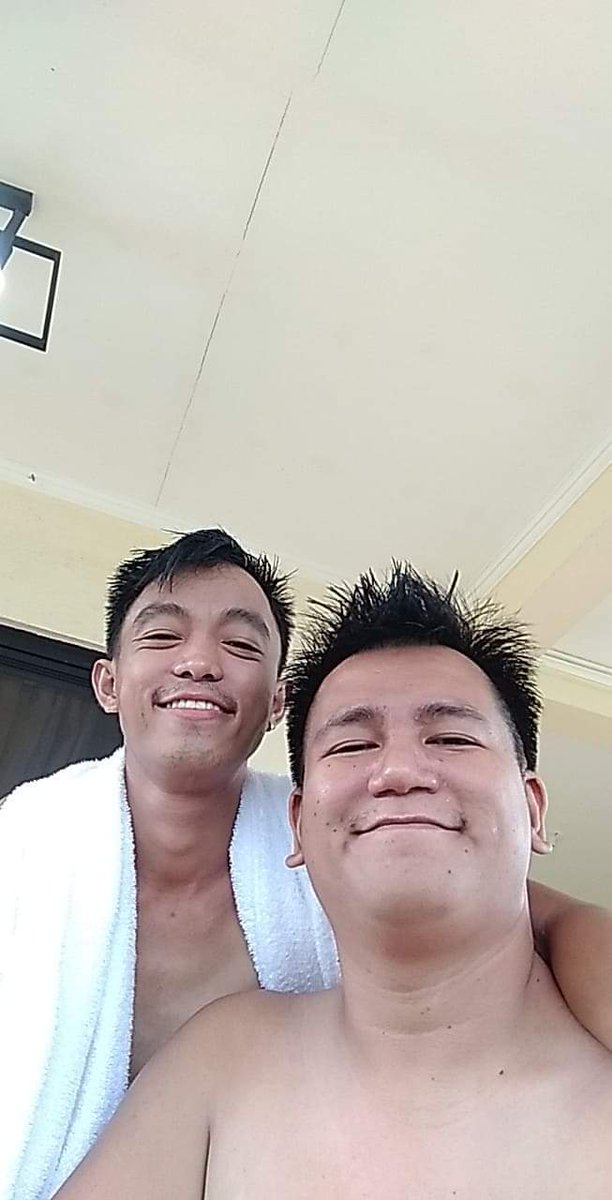 Dhan2406's tweet photo. @Dhavin241 

Tangkad mo dito. Wahaha.

Love you. https://t.co/i7NK9Lfqb0
