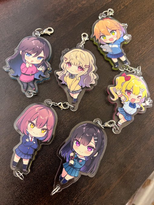 ヒロイン達のつながるアクキーできた✨ 