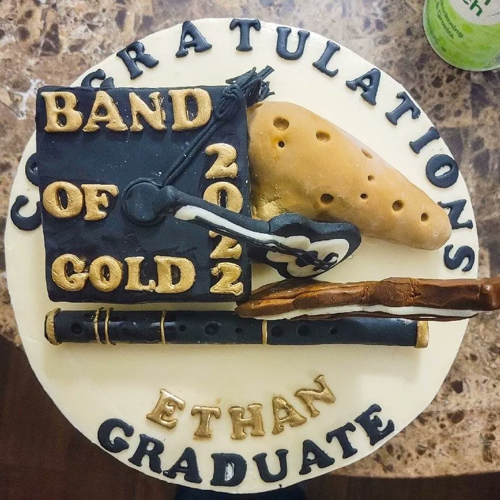 Tru1Tani's tweet photo. Cakes I made this week after all the hiccups from the past month put me in crunch mode! It was almost a cake a day. But I did it! Met some amazing people.
#acakeaday #weddingcake #groomsmancake #graduationcake #birthdaycake #blackwomanbusinessowner #crunchtime #tanisdesserts https://t.co/tTYCJnUsRp