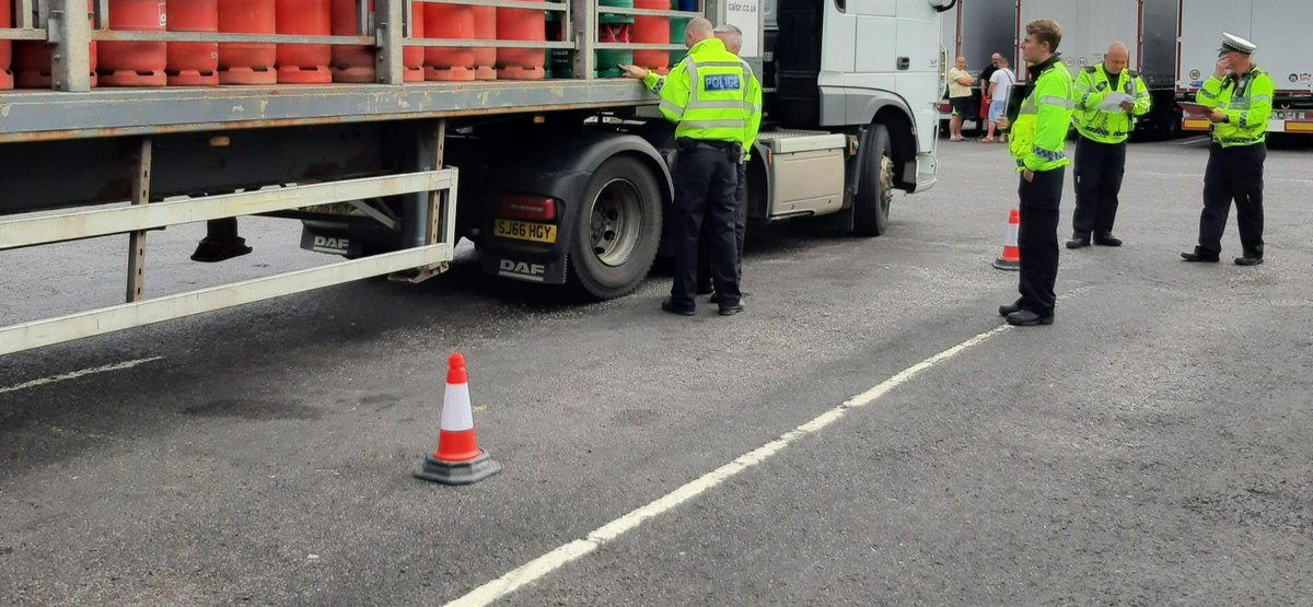 ASPRoadSafety's tweet photo. Training has begun on providing all RPU Officers in Carriage of Dangerous Goods. These were from our 2nd check day, earlier today, at Gordano Services on the M5 motorway
2 Advice Letters sent after non-compliances were identified as a result of the checks.
#BADGP
#Roadsafety https://t.co/j38LK0rrxj