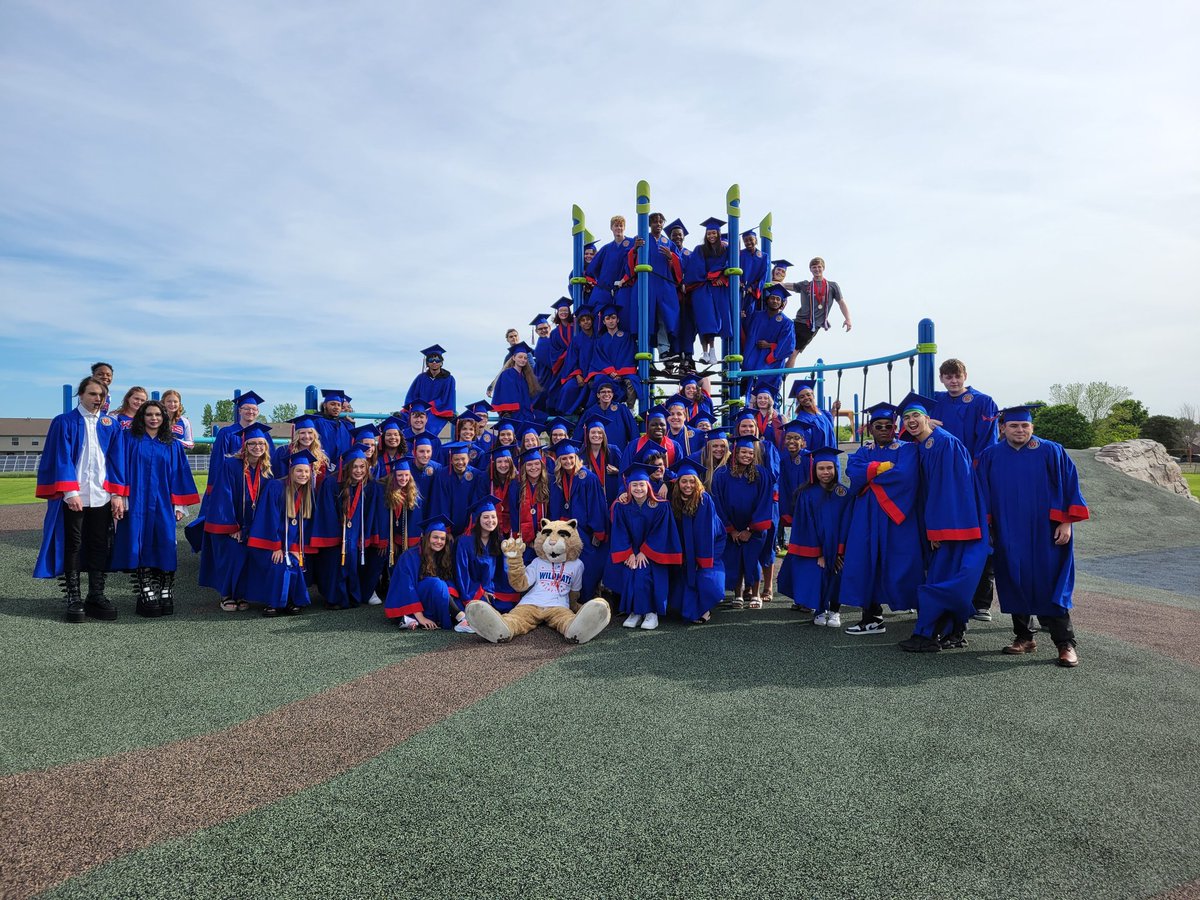 KHSKatKave's tweet photo. This amazing playground wasn't here yet when the #Classof2022 attended @Wallace_SIA so we had to stop for a photo on the Katwalk! @Kats_Principal https://t.co/XZJofvDLRH