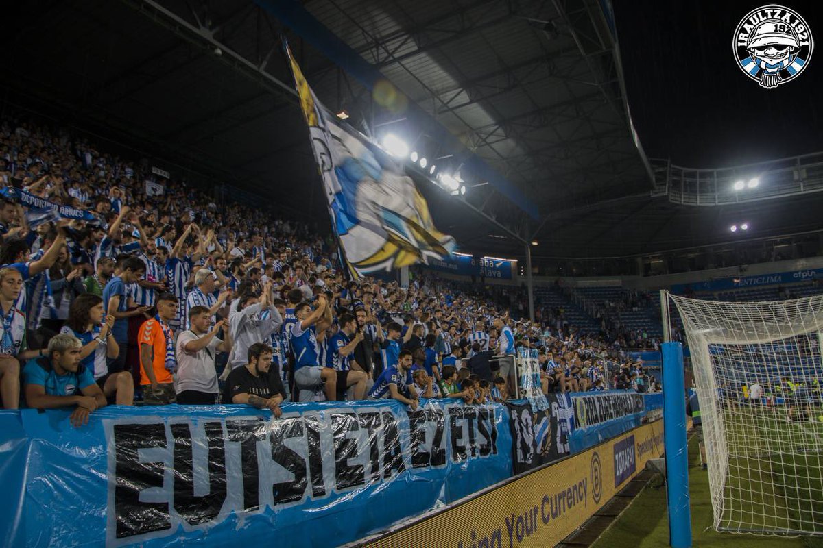 Iraultza1921's tweet photo. KORRA ZURE HARMAILA ZUREKIN.
EUTSI ETA EZ ETSI!
GLORIOSO ZU ZARA!
You will never walk alone! https://t.co/Lb1t46kasF