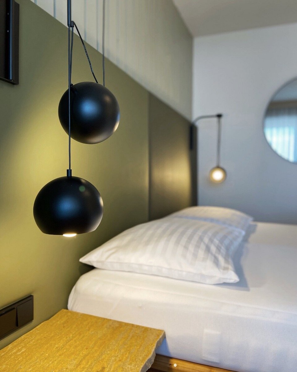 We are very pleased to see our collections (Daum and Sirius) in the brand new Bergbaur hotel in Austria, what do you think of this project ? (Project design: Atelier 3 Joaquin Riml GMBH) #new #contract #lightingproject