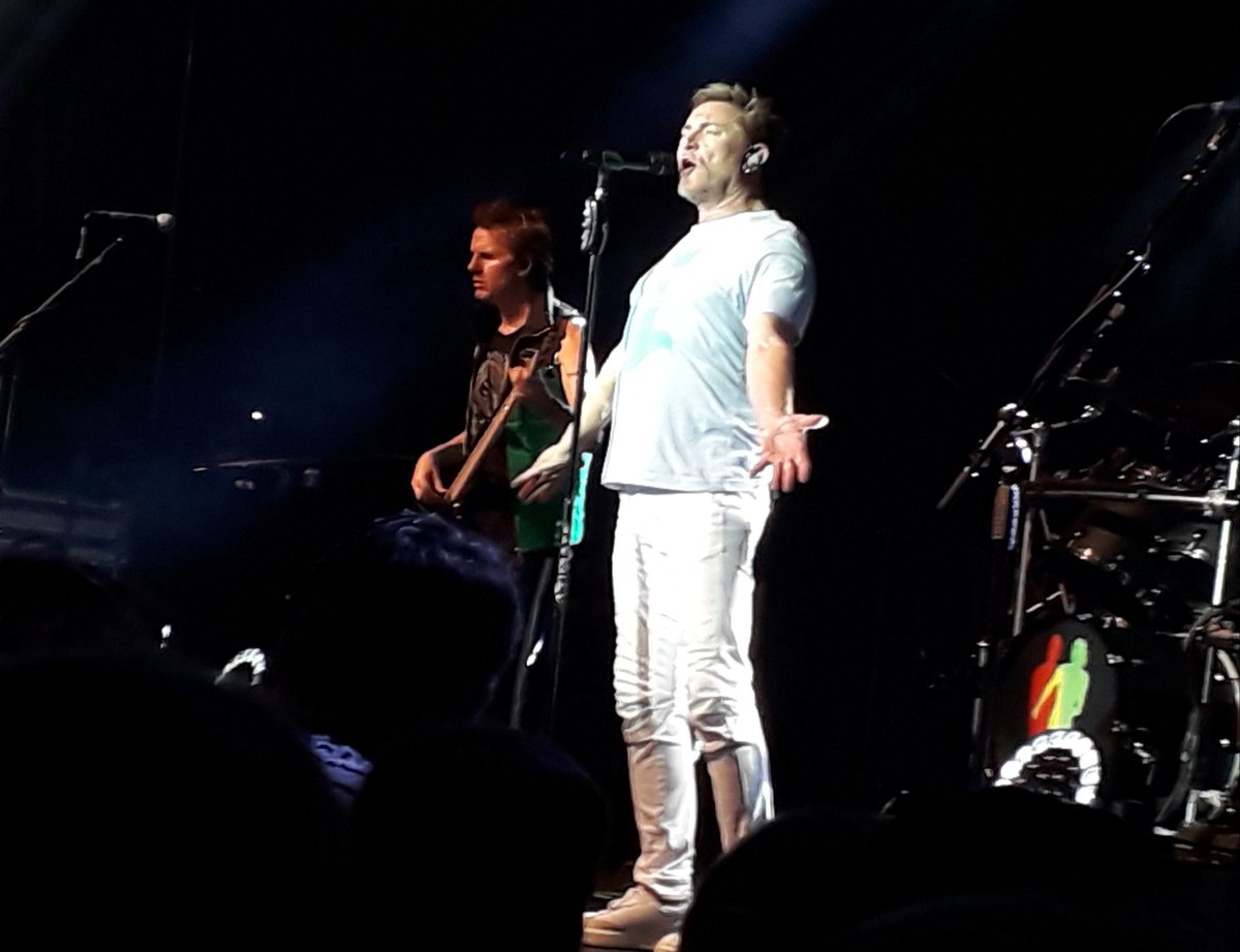 LisaPreston183's tweet photo. Sang ourselves hoarse... What a brilliant night and an inspired play list: it felt as though it was just for us fans that have been there since the very beginning #duranlive 🎶 #duranlove ❤️ https://t.co/yL90rahxWa