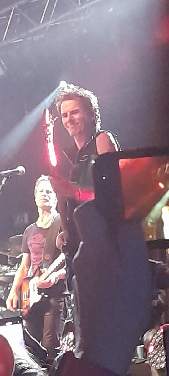 LisaPreston183's tweet photo. Sang ourselves hoarse... What a brilliant night and an inspired play list: it felt as though it was just for us fans that have been there since the very beginning #duranlive 🎶 #duranlove ❤️ https://t.co/yL90rahxWa