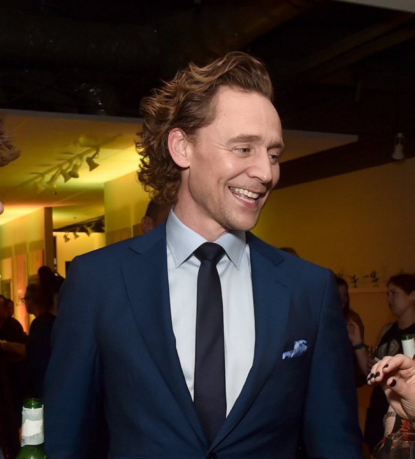 amanda_tom_fan's tweet photo. Our Prince is back to grace our country with his presence. 🥰💙🤌🏻 #TomHiddleston #hiscurls #thatsmile #princeamongmen #ageslikefinewine https://t.co/YVRMnrJ3te