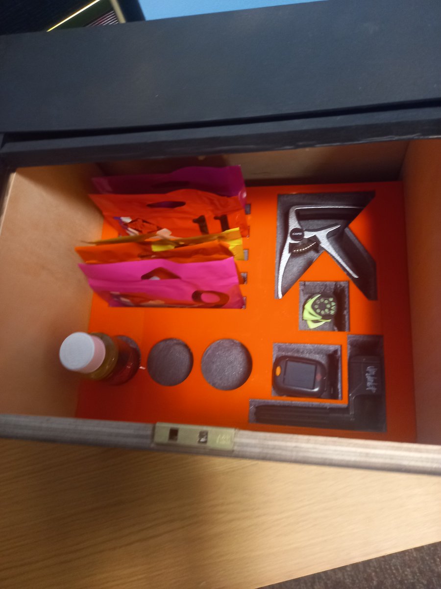 rotosound_uk's tweet image. Over the past year we've been assisting a local student with his #GCSEcoursework and we wanted to share the result with you!
Rueben has built this prototype #guitaraccessory box for his #DesignTechnology course and we're sure he'll be getting top marks.