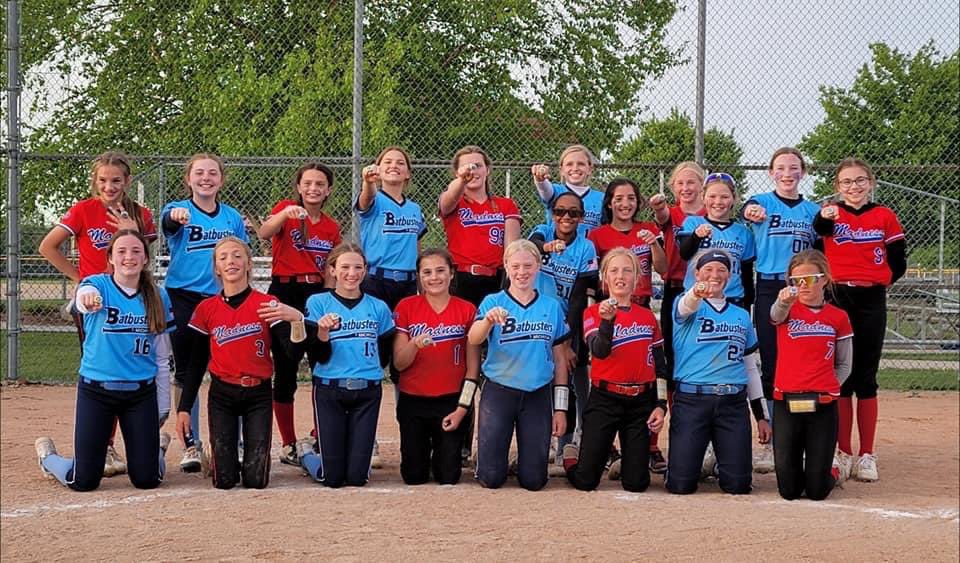 MBatbusters's tweet photo. Sunday was another full day of softball, and the 2010 Batbusters took home the championship belt at the 15th Annual USSSA Pirates Treasure Quest, winning the 11u division! These talented young ladies went undefeated on the weekend, outscoring their opponents 51-6.
#GoBatbusters https://t.co/HJjQSEHLTD