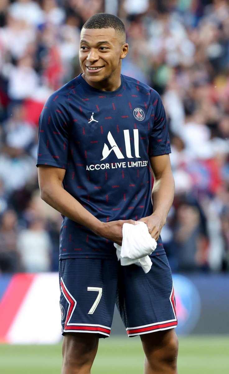VibesFoot's tweet photo. 💬 Kylian Mbappé à propos des négociations avec le PSG :

« On a parlé des mois de sportifs, des heures d’image et des minutes d’argent. » https://t.co/Iey8GT2r5j