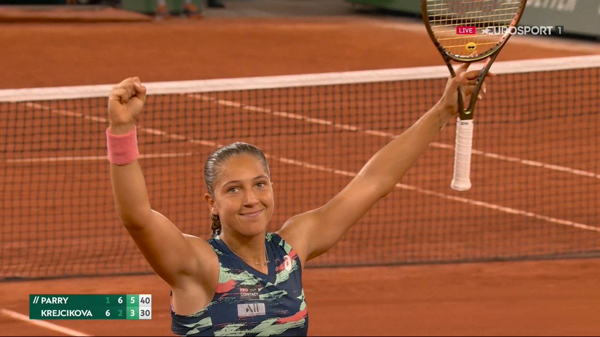 InfosFrancaises's tweet photo. 🎾 TENNIS : La Française Diane Parry, 19 ans, crée l'exploit à #RolandGarros et élimine la tenante du titre et n°2 mondiale Barbora Krejcikova ! https://t.co/BQaqrJIB82