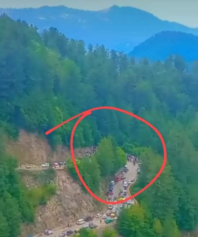 alamabbasi88's tweet photo. آج یو سی پلک  خیراگلی موڑ پر دو بسوں کی ریس میں  بہت سی قیمتی جانیں چلی گئی اور بہت سے زخمی ہسپتالوں میں ہیں۔
کون اس  کا ذمہ دار ہے ؟؟
کون ان سے پوچھے گا؟؟ https://t.co/LQwmobVrvj