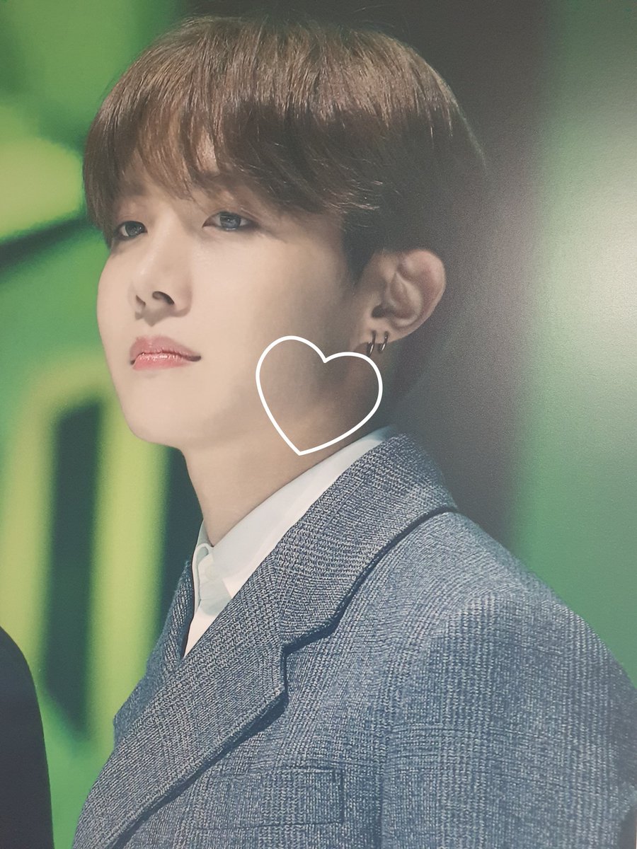 bjnkgg's tweet photo. 호석 태형 A2액자 양도합니다!
         원가     택미포
호석- 4.5 ➡️4.0
태형-5.0➡️4.5
택배비-0.5
관심있으시면 뎀이나 멘션주세요!
#방탄액자양도 #호석액자양도 #태형액자양도 #제이홉액자양도 #뷔액자양도 #방탄굿즈양도 #BTS액자양도 https://t.co/pXZmz2iI4a