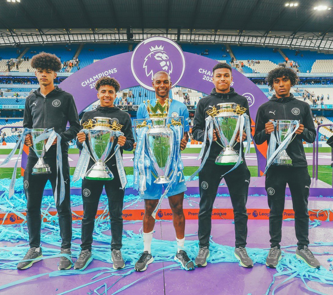 FaktaSepakbola's tweet photo. Musim ini, Manchester City berhasil menjuarai kompetisi

🏆 Premier League U16
🏆 Premier League U17
🏆 Premier League U18
🏆 Premier League U21
🏆 Premier League Senior

Mendominasi 👏 https://t.co/ktccZx0PhQ