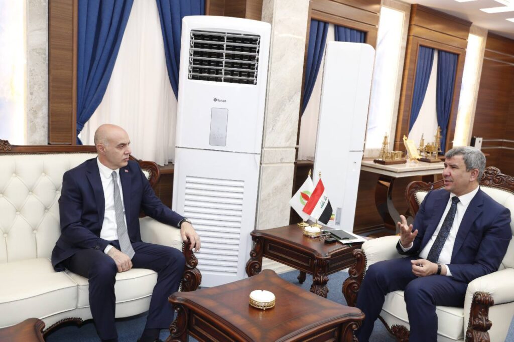 The Iraqi Oil Minister discusses increasing oil exports through the Turkish port of Ceyhan in a meeting with the Turkish ambassador to Iraq.
Read more about it here - rebuildingiraq.net/news/view/1568…

#Rebuildingiraq #iraq #turkey #oilproduction #oilexports #oilandgas