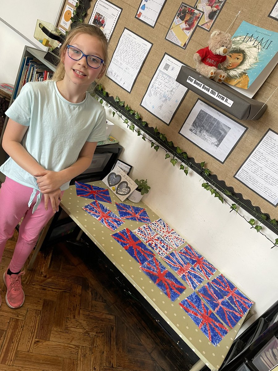 BubsyTownhill's tweet photo. #tcsyear4 enjoying their jubilee collage and flag making ๐ฌ๐ง in preparation for our party on Thursday #TCSHU https://t.co/blP2wj6G8J