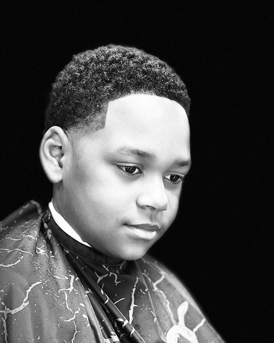 RodneyWhitlow's tweet image. With My Young Guy Lil Dre. 🦾  Be Consistent At Absolutely Everything That You Do. Hard Work Has To Eventually Pay💰Off! #CutsByRodlow #RodlowDaBarber #Rodlow419 #TeamWorkMakeTheDreamWork 👈🏾 #OhioBarber #ToledoBarber