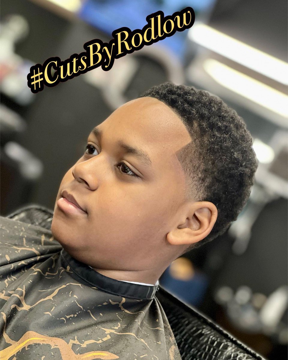 RodneyWhitlow's tweet image. With My Young Guy Lil Dre. 🦾  Be Consistent At Absolutely Everything That You Do. Hard Work Has To Eventually Pay💰Off! #CutsByRodlow #RodlowDaBarber #Rodlow419 #TeamWorkMakeTheDreamWork 👈🏾 #OhioBarber #ToledoBarber
