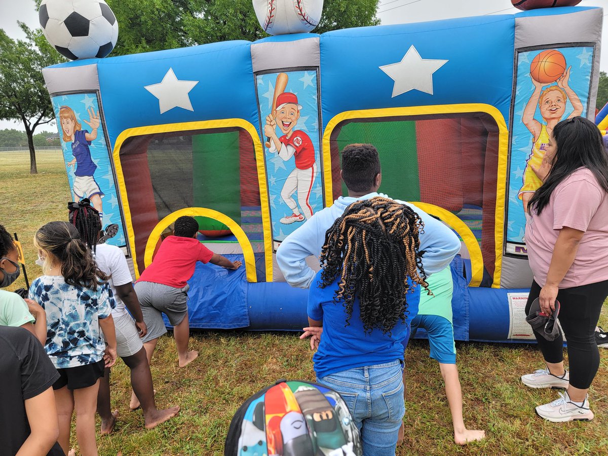 tilleylcfb's tweet photo. Perfect day for Field Day! @McWhorterES @CFBISD https://t.co/YecvtXjFNl