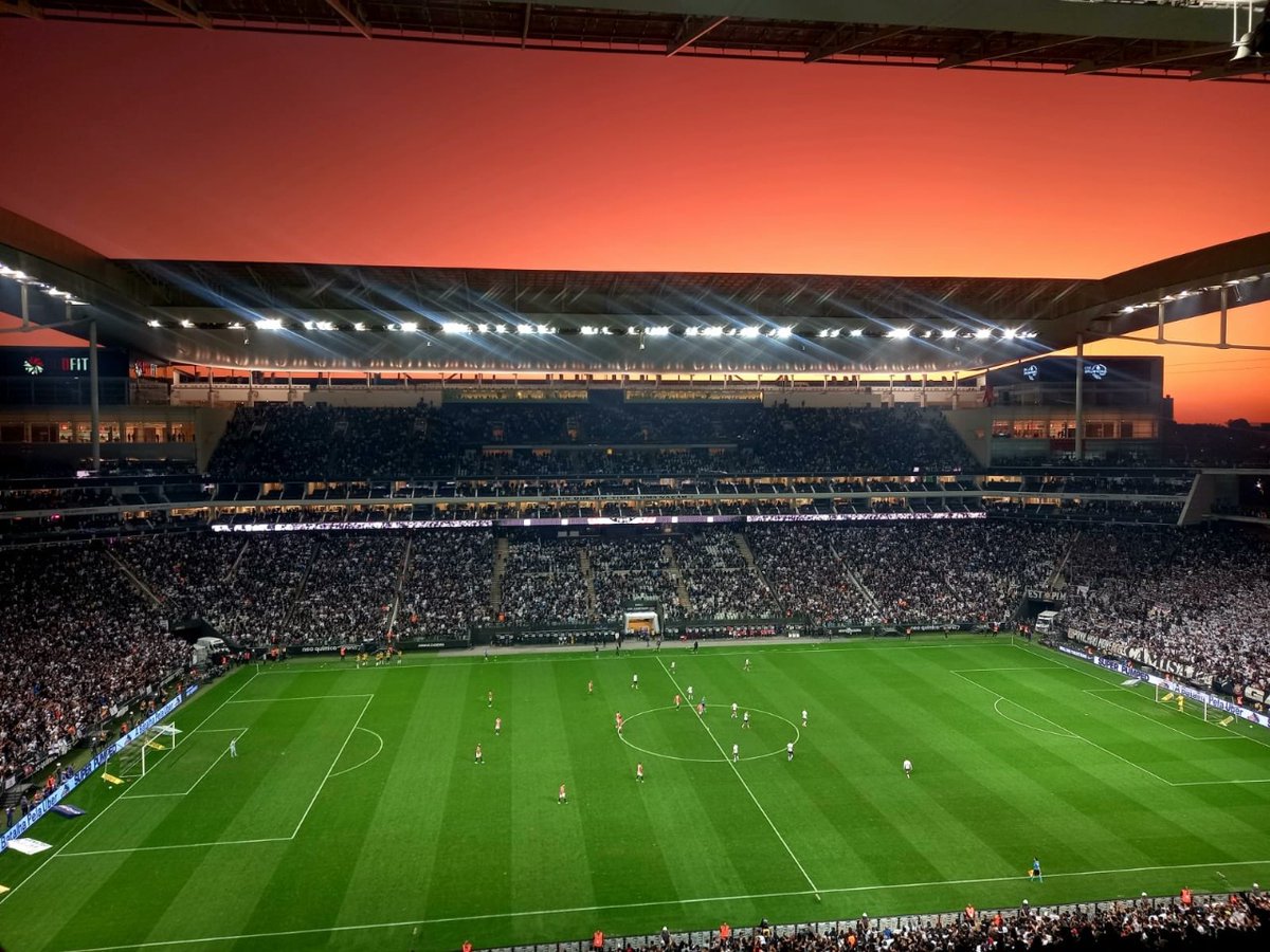 Vessoni's tweet photo. Eu queria saber o autor da foto para dar crédito, mas não sei.

Então só queria dizer que essa foto é uma p... foto!!! 

Neo Química Arena... belíssima como sempre. https://t.co/VnzOAOLIlR