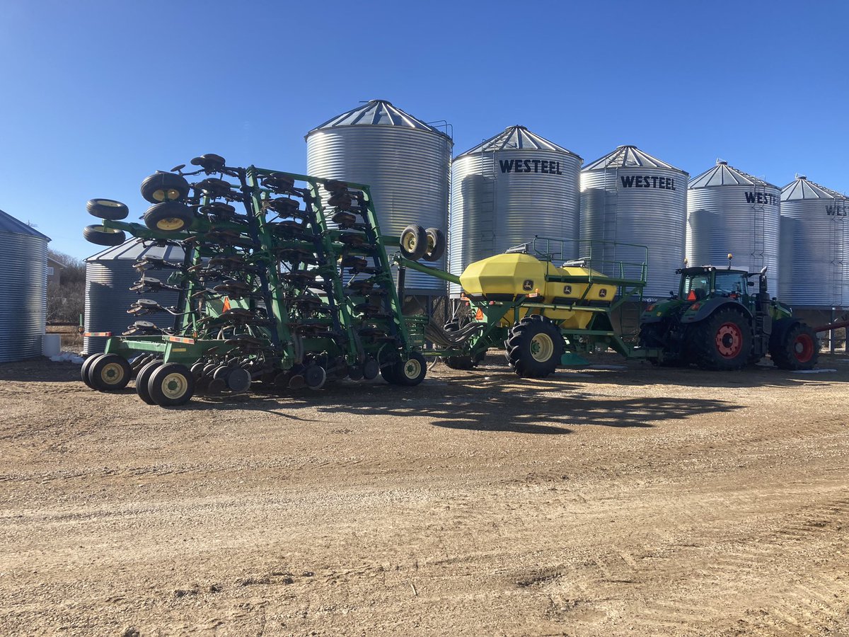 tpotwilson's tweet photo. selling all seeding equipment. 

03 JD 1895 40’ has 6 Khart openers on machine 

13 JD 1830 60’ 12”

17 pillar 60’ 12”

14 SM 70’ 12” 820bu Nova cart, 40bu ultra pro tank on drill

03 jD 1910 270bu TBT DS

12 JD 1910 430bu TBH DS

17 SM 630bu TBT DS

3062978892 https://t.co/nrWfs24f2o