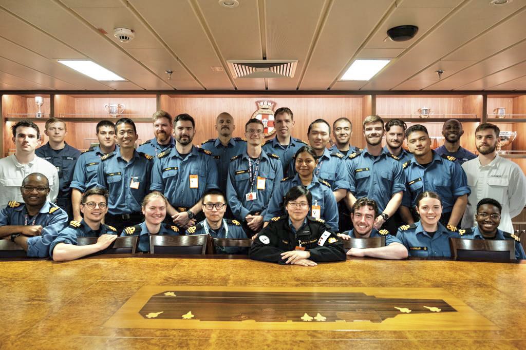 HMSPWLS's tweet photo. Some #MondayMotivation for our @RoyalCanNavy 🇨🇦  allies who visited last week and were promoted on the same day.  We're taking a 🍁 from their book, as we prepare for sailing today. 

"Ready, Aye Ready"

#IServe https://t.co/s5mtvyFcQk