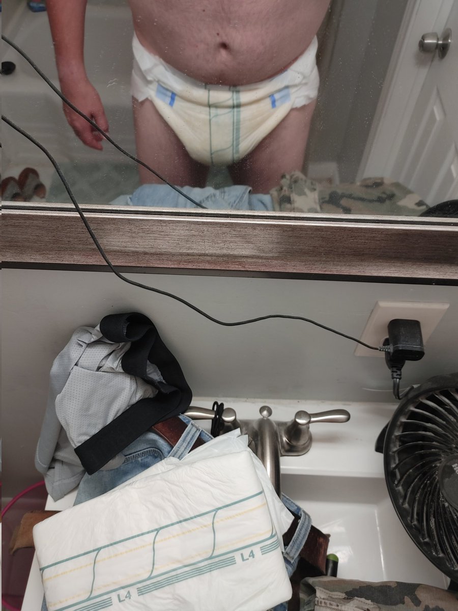 willdryson's tweet photo. GOODMORNING #drybed = #bedwetter was stopped in his tracks with my #amazing #diaper skills last night 🤘😁
Added a booster cause of Sundays problem &amp; wouldnt you know it i didnt need it 🤦‍♂️🤷‍♂️
But the bed it dry i am happy!!
Make today a awesome day you get to choose how you react https://t.co/5MOFkqFlVg