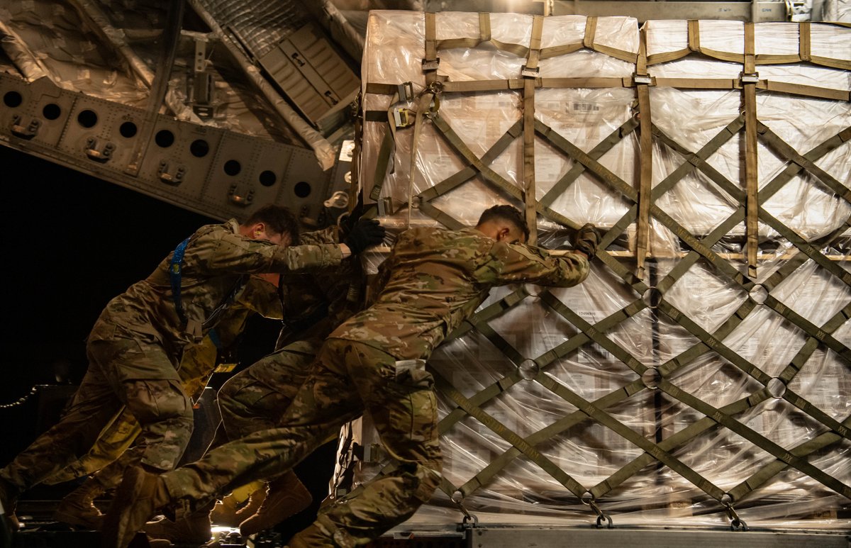 usairforce's tweet photo. The U.S. received nearly 40 tons of infant formula from Europe Sunday for Operation Fly Formula, an effort supported by our #Airmen who are diligently working to rapidly aid the nationwide critical shortage.
@DeptofDefense | @HQUSAFEAFAF https://t.co/ahhCW8H0zv