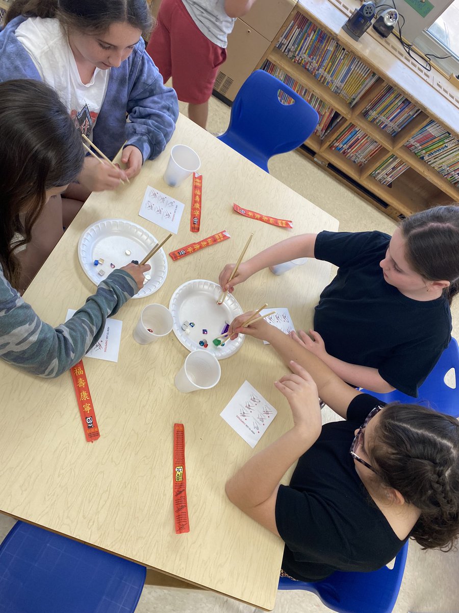MrsCocozzaReads's tweet image. #giveahoot for our fourth graders learning how to use chopsticks in honor of #AsianAmericanPacificIslanderHeritageMonth @MrsJessicaRyan @WaverlyParkElem 🥢