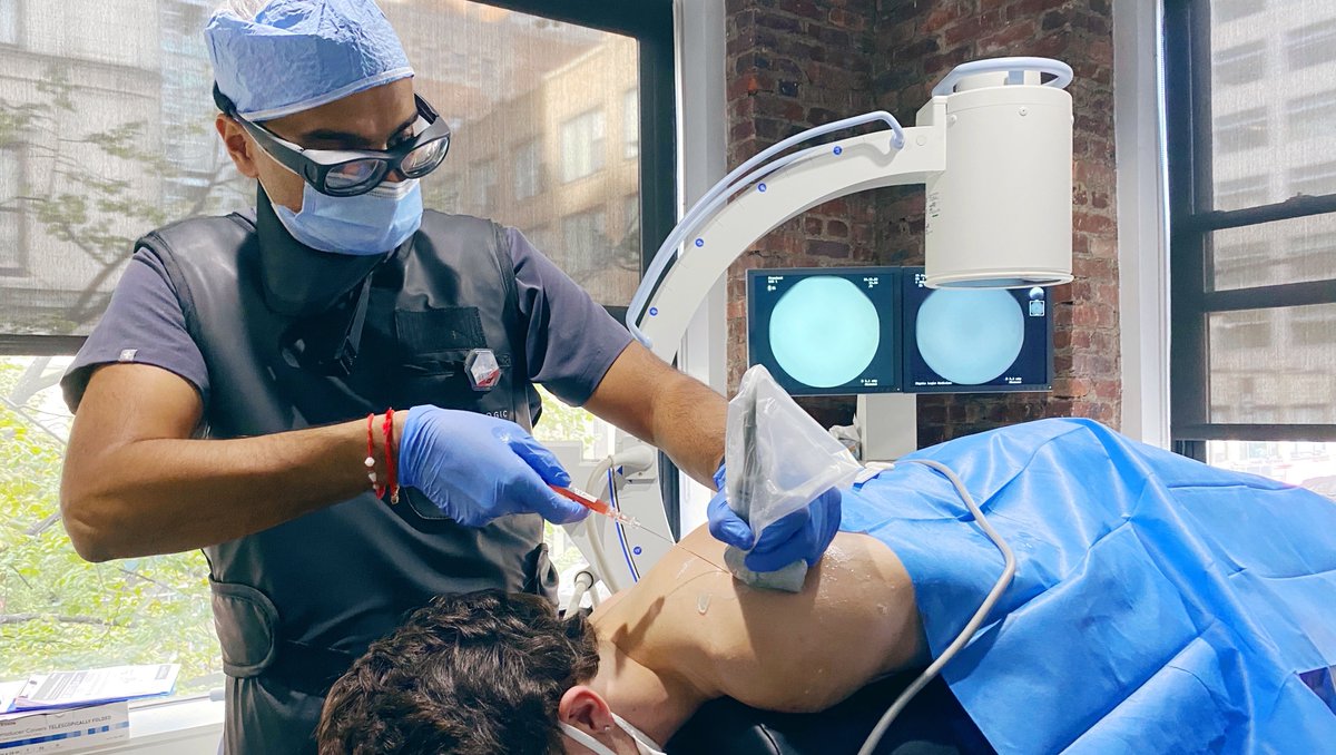 Join us tomorrow at 6 pm ET and learn how #RegenerativeMedicine can be used in the treatment of osteoarthritis, labral tears, rotator cuff tears, and other shoulder-related injuries: l8r.it/dQB0