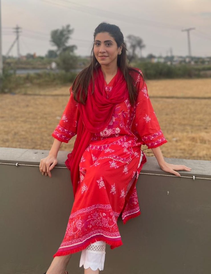 hinaparvezbutt's tweet photo. اوکاڑہ جاتے ہوئے۔۔۔۔ بارش کے باعث جلسہ منسوخ ہوگیا۔۔ انشااللہ بہاولپور میں ملاقات ہوتی ہے۔۔ https://t.co/mgTK1CFyuo