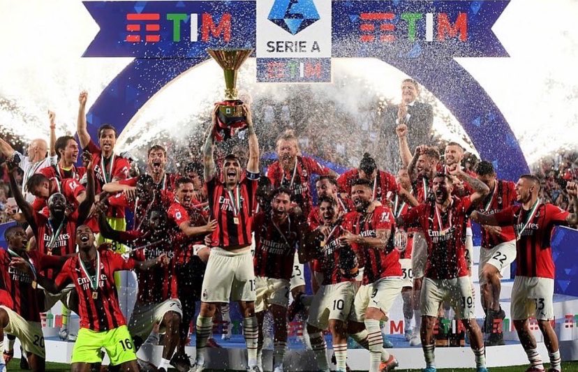 MIRANTE83's tweet photo. Campioni❤️🖤 https://t.co/Cuxjti0SbL
