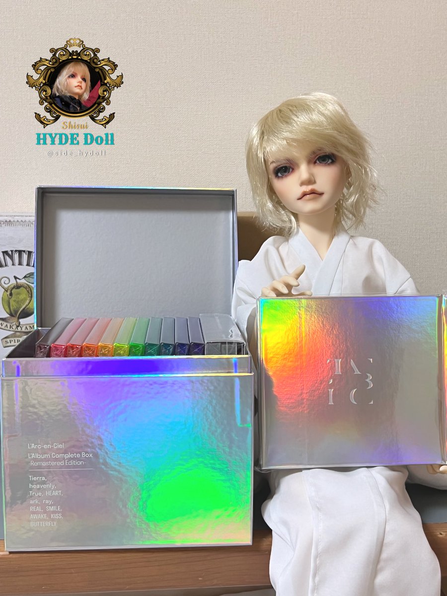 shisui_hydoll's tweet photo. キラキラボックス
めっちゃ美しい〜✨🌈
そしてなんだか
ドヤってませんか?
ハイドちゃん😄
#HYDE
#LArcenCiel
#LAlbum
#コンプリートボックス
#HYDEドール
#HYDEIST
#HYDEドルフィー
#スーパードルフィー https://t.co/xPUqOF7GA5