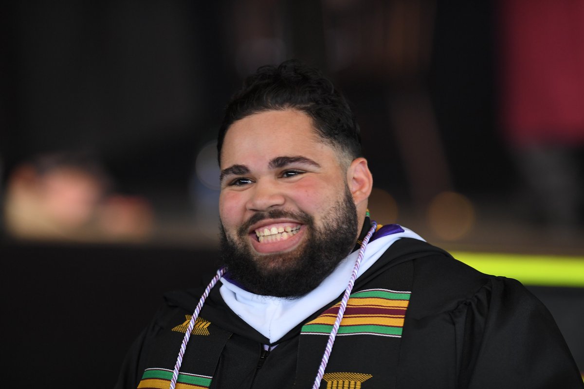 CurryEdu's tweet photo. Bright smiles, brighter futures.💜
#CurryGrad #Curry2022 https://t.co/j9JXDe8qK2