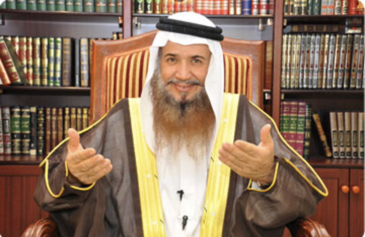 "إني أحبكم في الله"
عبارة يفيض من جوانحها الحب الصادق الخالص كان #الشيخ_أحمد_القطان
يفتتح بها خطبه ولقاءاته رسالة حب وإخلاص في النصح للمؤمنين ووعظ الحكام والمحكومين ونصرة قضايا المسلمين
ونحن والله "نحبك في الله"
اللهم اشمله بواسع رحمتك ورضوانك وكرامتك وإحسانك وعفوك وغفرانك