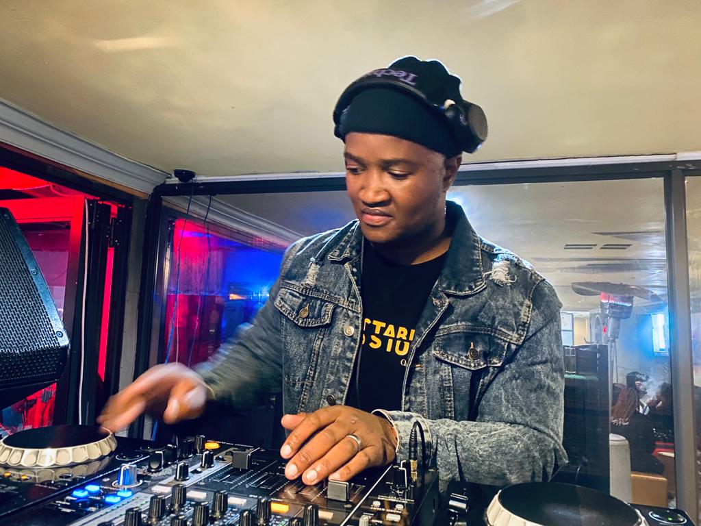 Shout out to everyone who came through yesterday at <a href="/TheThoughts051/">The Thou'ts Lounge</a> Cc <a href="/Pablo_Khumalo/">BE GOOD TO YOU!</a> <a href="/Kaygeewabloem/">Kay-gee wa drumkid</a> <a href="/Soul_Varti/">KING VARTI CERTIFIED 👑</a> <a href="/BLCKMN_AT/">Mohau</a>