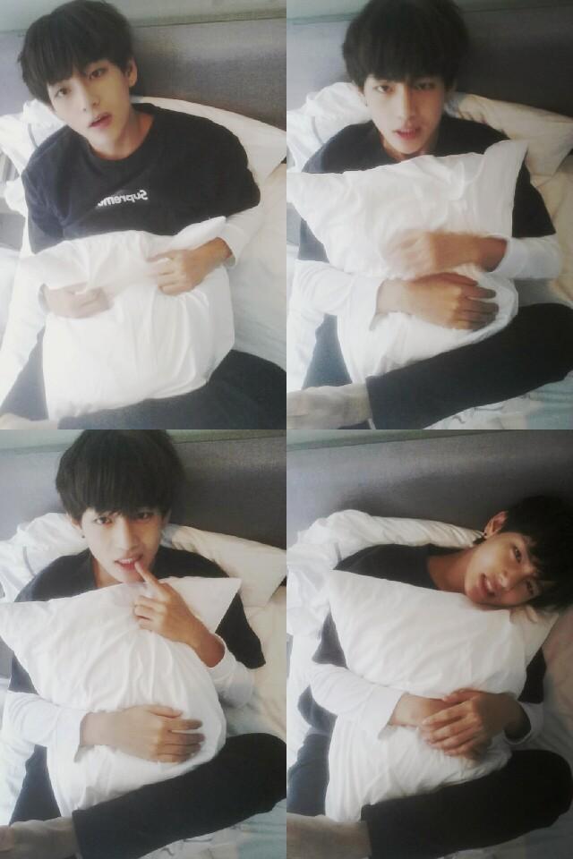 sihyukmy's tweet photo. Fotos de Kim Taehyung que tengo en galería y tienen que ver (Twitter).

WE LOVE YOU TAEHYUNG https://t.co/VyMLMIWExd