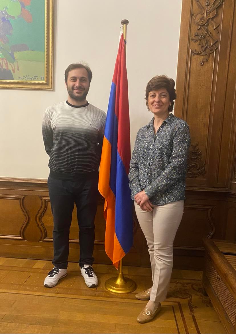 ArminBXL's tweet photo. What a pleasure to host Hayk Sukiasyan 🎻, who represented #Armenia 🇦🇲at the "Concours Reine Elisabeth." Will continue following a promising career and hope to see you soon in #Brussels or anywhere else in the world! 
#Armenia 
@CellistHayk
 @qelisabethcomp
#cello2022 https://t.co/b7JogNWtJp