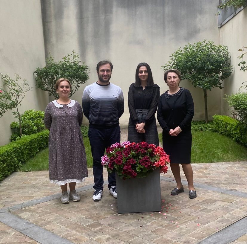 ArminBXL's tweet photo. What a pleasure to host Hayk Sukiasyan 🎻, who represented #Armenia 🇦🇲at the "Concours Reine Elisabeth." Will continue following a promising career and hope to see you soon in #Brussels or anywhere else in the world! 
#Armenia 
@CellistHayk
 @qelisabethcomp
#cello2022 https://t.co/b7JogNWtJp