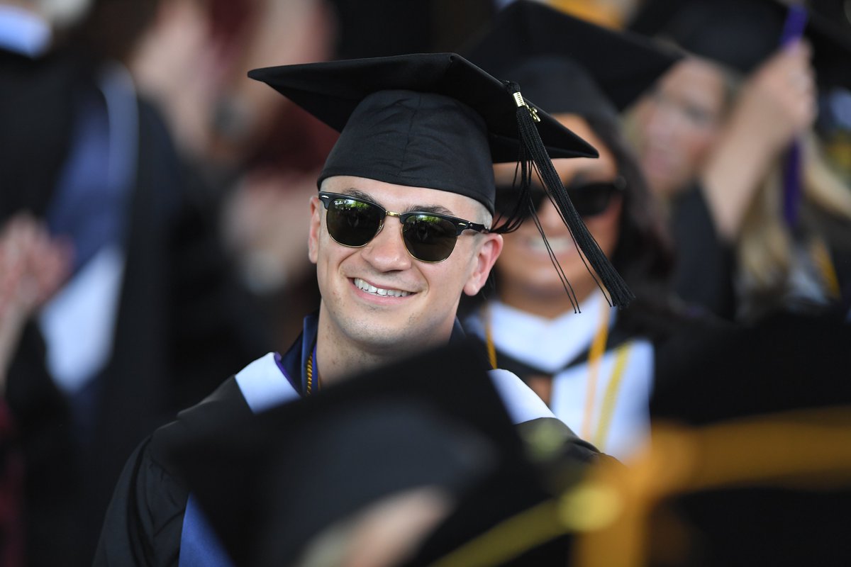 CurryEdu's tweet photo. Bright smiles, brighter futures.💜
#CurryGrad #Curry2022 https://t.co/j9JXDe8qK2