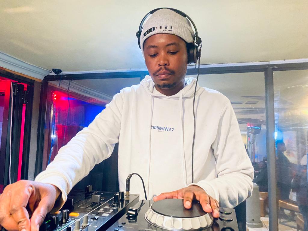 Drumkidmusic's tweet photo. Shout out to everyone who came through yesterday at @TheThoughts051 Cc @sech091 @Thereal_Tsoul @MfekaSabatone https://t.co/m0I6jLXbq0