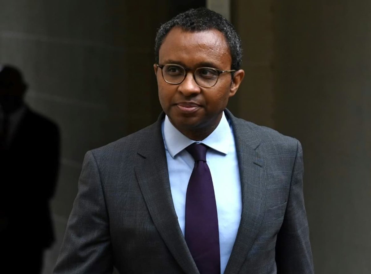 🔴EN DIRECT 
Pap Ndiaye, le nouveau ministre de l'Education nationale, s'est rendu dans le collège de Samuel Paty  bfmtv.com/politique/en-d…