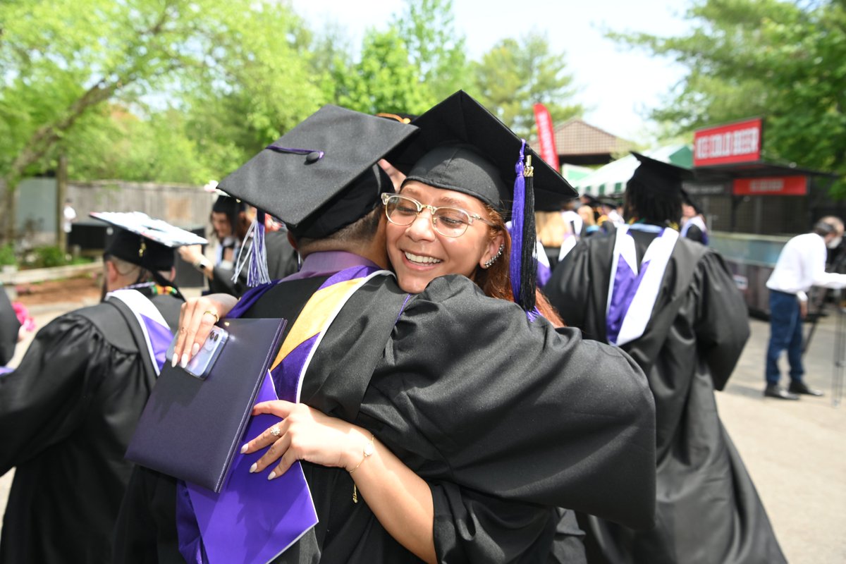 CurryEdu's tweet photo. Bright smiles, brighter futures.💜
#CurryGrad #Curry2022 https://t.co/j9JXDe8qK2