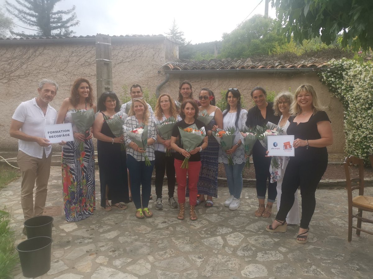 MSAServicesPA's tweet image. Journée de clôture pour un super projet innovant #deld #decodage. 1️⃣0️⃣ Stagiaires futurs professionnels du domicile compétents et bienveillants. Félicitations à vous 👏👏 et bravo @poleemploi_VAR @SeverineDupouy @KarineKtb. La 1ere pierre d&apos;un projet formidable et tellement utile