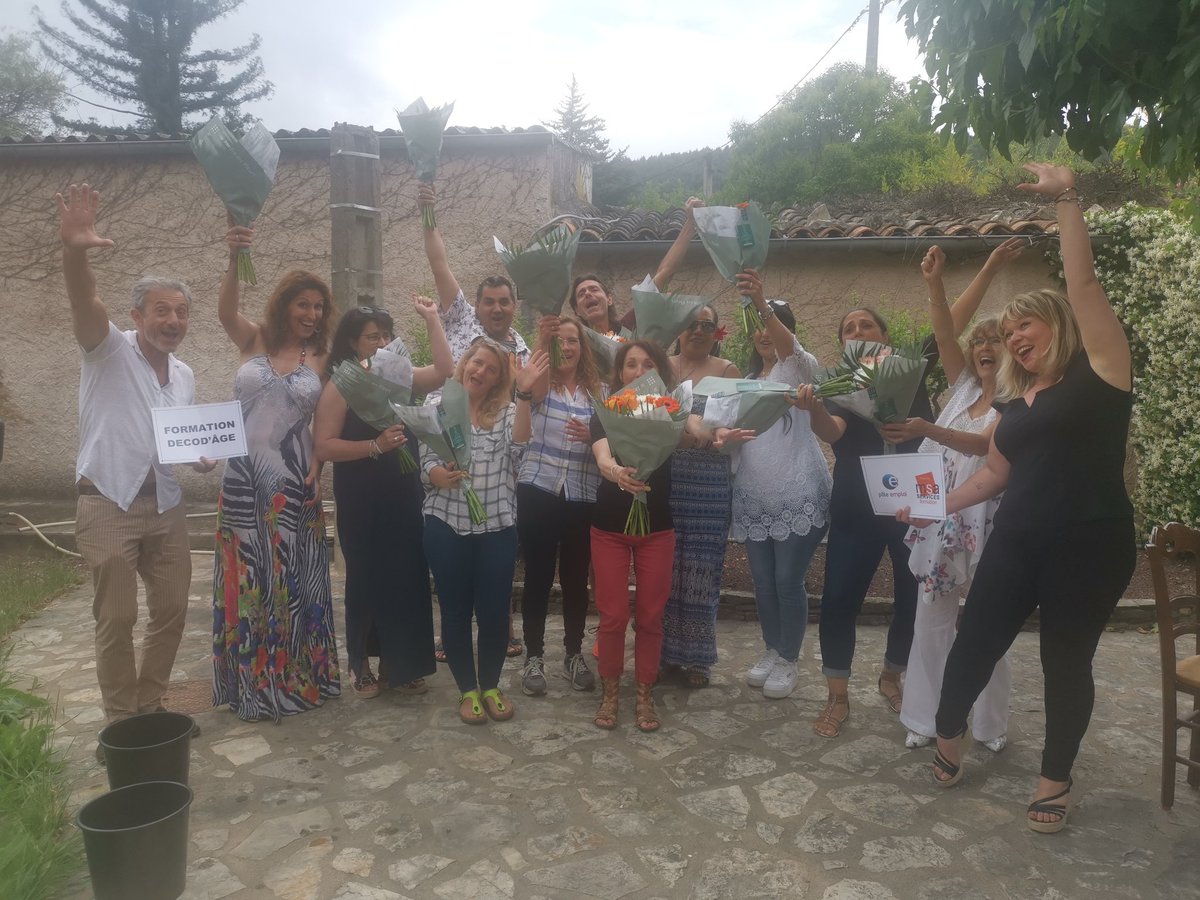 MSAServicesPA's tweet image. Journée de clôture pour un super projet innovant #deld #decodage. 1️⃣0️⃣ Stagiaires futurs professionnels du domicile compétents et bienveillants. Félicitations à vous 👏👏 et bravo @poleemploi_VAR @SeverineDupouy @KarineKtb. La 1ere pierre d&apos;un projet formidable et tellement utile